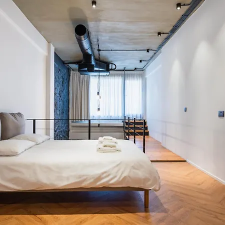 Luxury Loft With Balcony In דירה לימסול