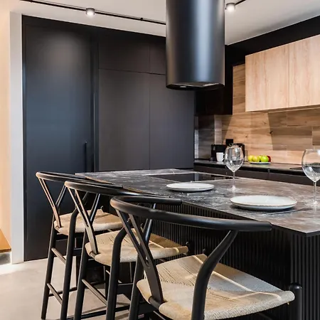 Luxury Loft With Balcony In לימסול